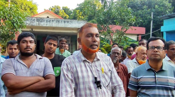 গাংনী রাইপুর ইউপি কমপ্লেক্সে প্যানেল চেয়ারম্যান লাঞ্ছিত করে ভাংচুর লুটপাটের অভিযোগ