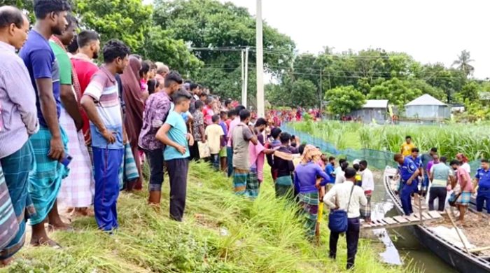 কুষ্টিয়ায় বসতঘরের বারান্দা থেকে ভ্যানচালকের রক্তাক্ত মরদেহ উদ্ধার