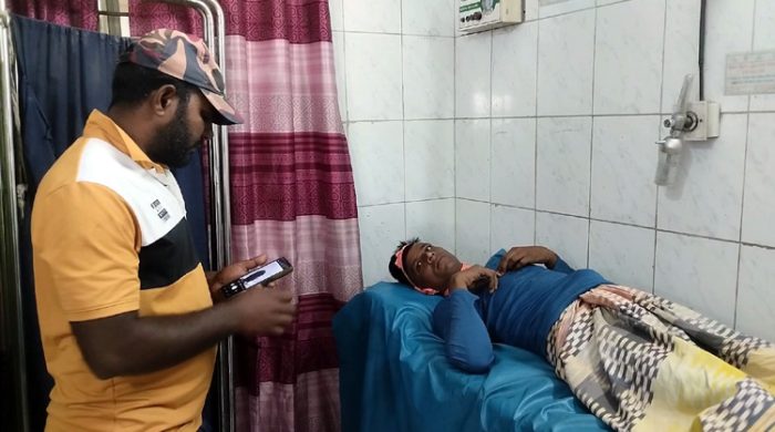 গাংনীতে হাসুয়া দিয়ে বিএনপি কর্মীকে কোপালো বিএনপি কর্মী