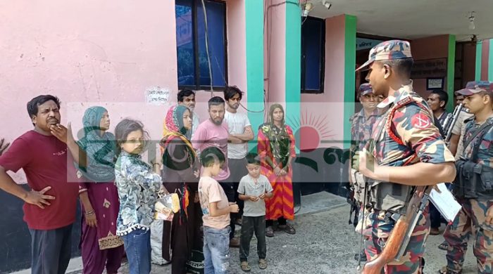 গাংনীর সীমান্তে পতাকা বৈঠকে ১৪ জন বাংলাদেশিকে ফেরত দিয়েছে বিএসএফ