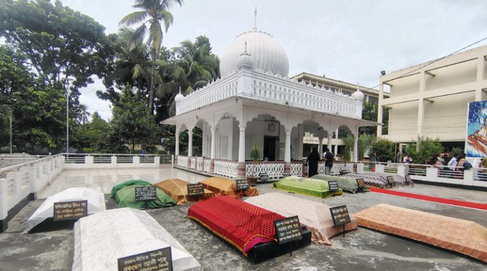 ছেঁউড়িয়ায় মরমী সাধক বাউল সম্রাট ফকির লালন শাহের ১৩৫ তম তিরোধান স্মরণোৎসব