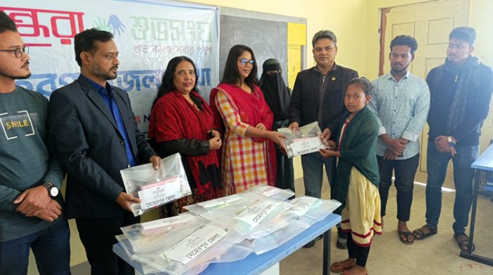 মেহেরপুরে বসুন্ধরা শুভ সংঘের উদ্যোগে শিক্ষা উপকরণ বিতরণ