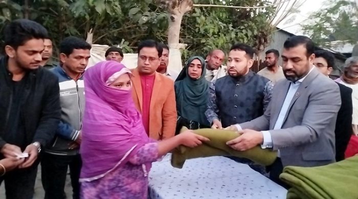 গাংনীর ভাটপাড়া আবসনের শীতার্ত ৯০ পরিবার পেলো কম্বল