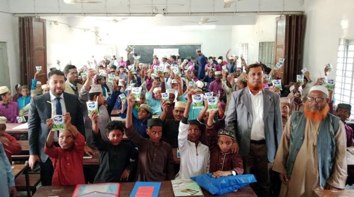 জাতীয় প্রাণিসম্পদ সপ্তাহ উপলক্ষে গাংনীতে স্কুল ফিডিং কর্মসূচি