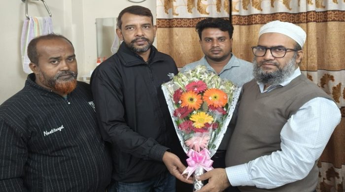 গাংনীর কৃতি সন্তান ডাক্তার মো: মিজানুর রহমানকে ফুলেল শুভেচ্ছা