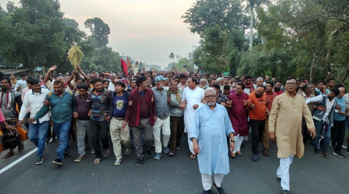 গাংনীর মহসড়কে দুই কিলোমিটার জুড়ে বিএনপি মনোনিত প্রার্থীর গণমিছিল