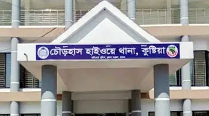 ভেড়ামারায় কাভার্ডভ্যানের চাপায় দুই পুলিশ কর্মকর্তা নিহত