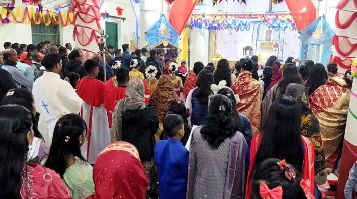 মেহেরপুরের চার্চে চার্চে বড়দিনের প্রার্থণা