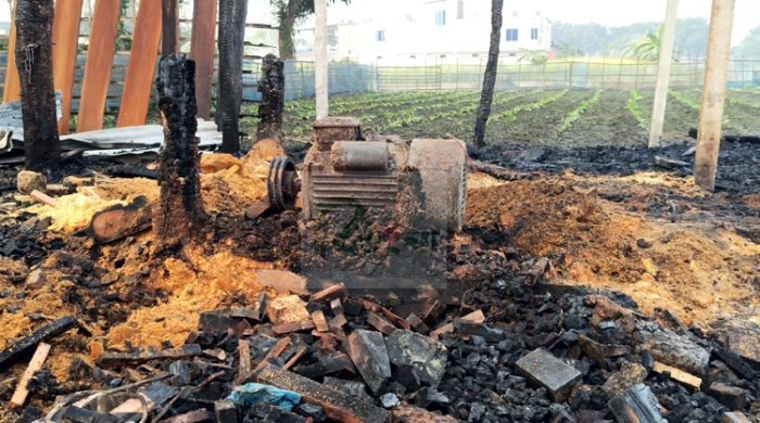 গাংনীতে ফার্নিচার কারখানায় আগ্নিকান্ডে ৩০ লাখ টাকার মালামাল পুড়ে ছাই