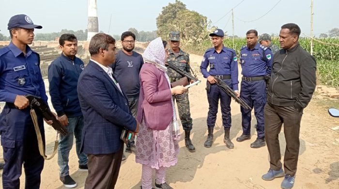 মেহেরপুরে ভ্রাম্যমাণ আদালতের অভিযানে দুটি ইটভাটায় দুই লাখ টাকা জরিমানা