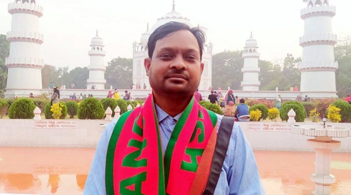 তৃতীয় বারের মতো জেলার শ্রেষ্ঠ শ্রেণী শিক্ষক হলেন এস এম রফিকুল আলম বকুল