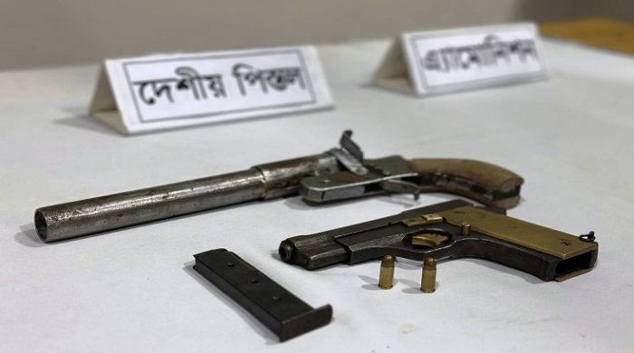 গাংনীতে সেনাবাহিনীর অভিযানে অস্ত্র ও গুলি উদ্ধার