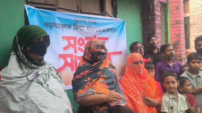 মেহেরপুরে এক নারীকে মাদক দিয়ে ফাঁসানোর অভিযোগে পরিবার ও স্থানীয়দের প্রতিবাদ