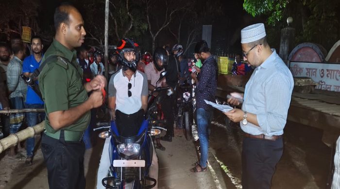 গাংনীতে ফিলিং স্টেশনে শৃঙ্খলা ফেরাতে উপজেলা প্রশাসনের অভিযান