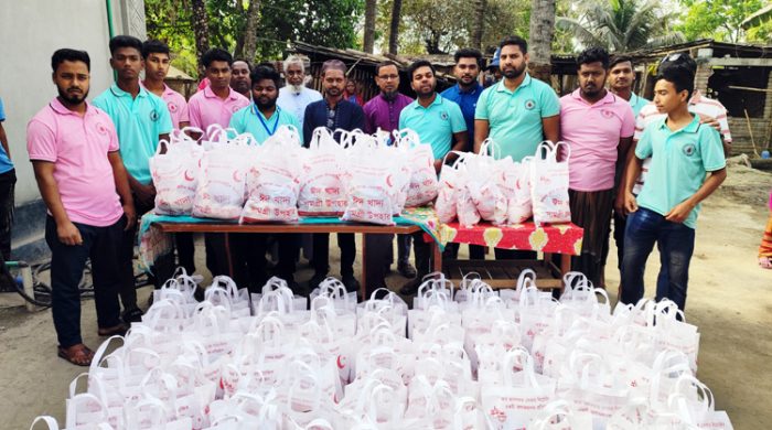 গাংনীতে কসবা ব্লাড ব্যাংক সোসাইটির উদ্যোগে ঈদ খাদ্য সামগ্রী বিতরণ
