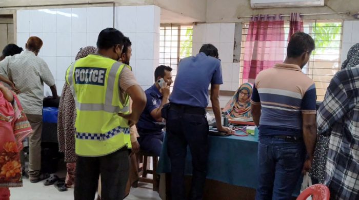 গাংনী ফিলিং স্টেশনে হট্টগোল থামাতে গিয়ে পুলিশ সদস্য আহত