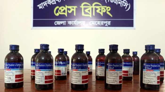মেহেরপুরে ১৭ বোতল এসকাফ সিরাপ উদ্ধার