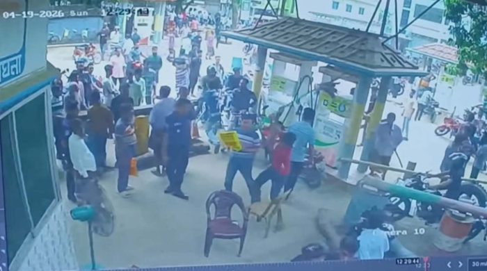 মেহেরপুরে জেড কে ফিলিং স্টেশনে হামলা ও ভাংচুর