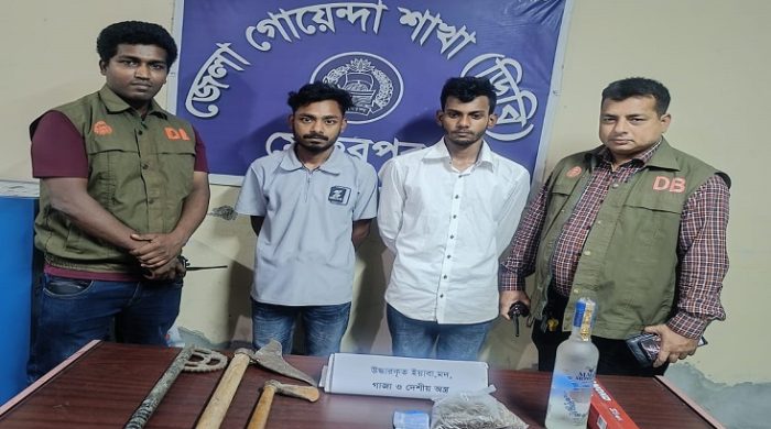 মেহেরপুরে অস্ত্র ও মাদকসহ আটক-২, পলাতক-১