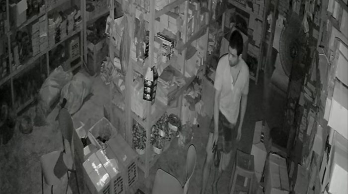 গাংনীতে দোকানের টিনের চাল কেটে তিন লাখ টাকার মালামাল চুরি