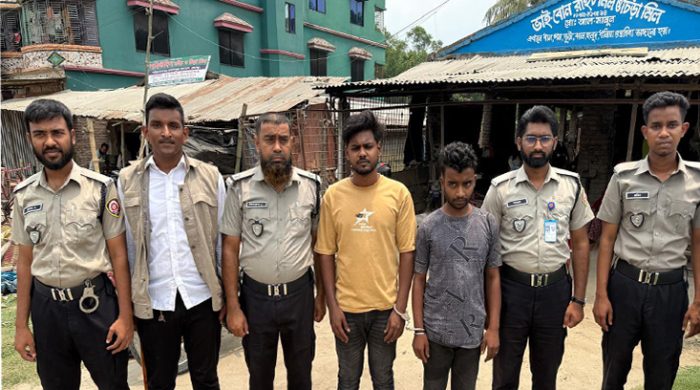 গাংনীতে টাপেন্টাডল ট্যাবলেটসহ মাদককারবারী দুই যুবক আটক