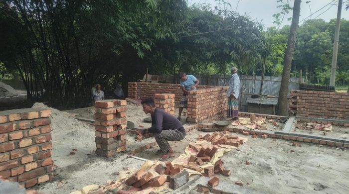 আদালতের নিষেধাজ্ঞা অমান্য করে গাংনীতে নালিশি জমিতে নির্মাণ কাজ অব্যাহত