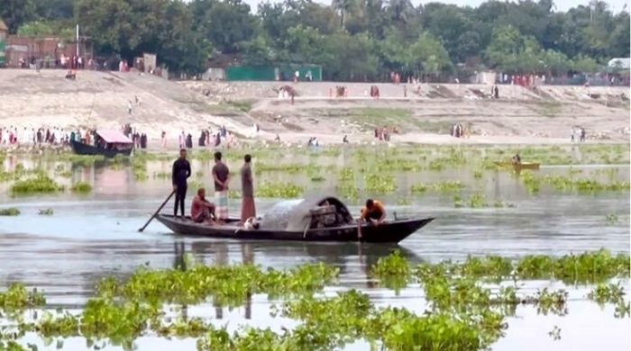কুষ্টিয়ায় চার মাসের সন্তানকে নদীতে ফেলে মায়ের আত্মহত্যার চেষ্টা