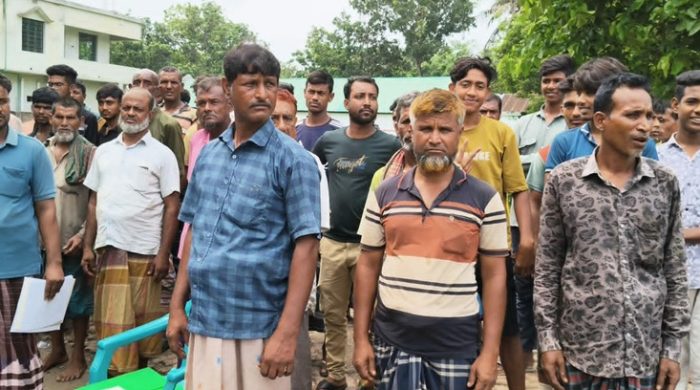 গাড়াবাড়িয়ায় বিএনপি নেতার নাম ভাঙিয়ে জমি দখল, ভাঙচুর, লুটপাট ও অগ্নিসংযোগের অভিযোগ