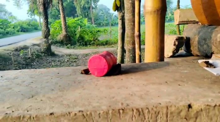 গাংনীতে বোমা সদৃশ বস্তু ও হুমকি সম্বলিত চিরকুট উদ্ধার