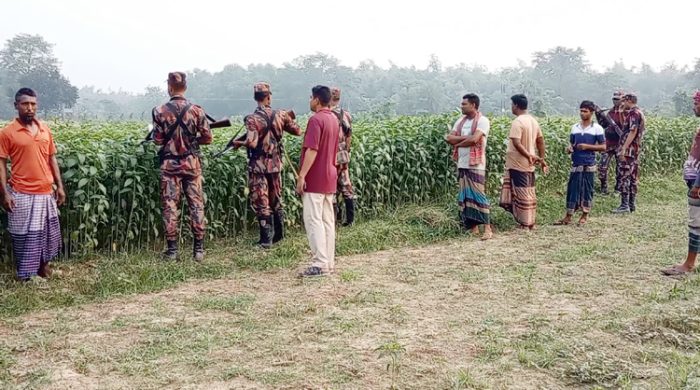 গাংনীর তেঁতুলবাড়ীয়ায় সীমান্তের পুশ ইন রুখে দিল বিজিবি-গ্রামবাসী