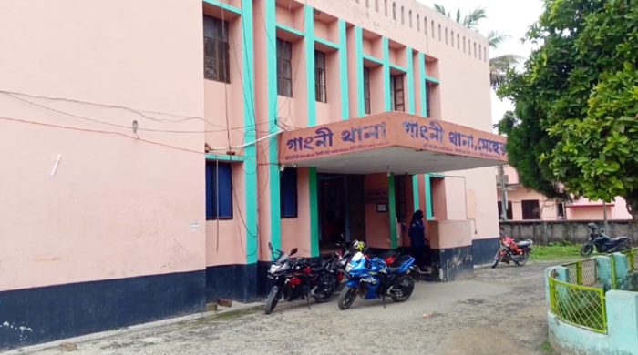 গাংনীতে বোমা সদৃশ বস্তু উদ্ধার