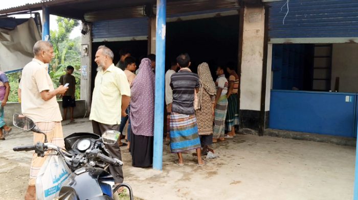 গাংনীতে দুর্বৃত্তের আগুনে পুড়ে ছাই হার্ডওয়্যার ব্যবসায়ীর স্বপ্ন