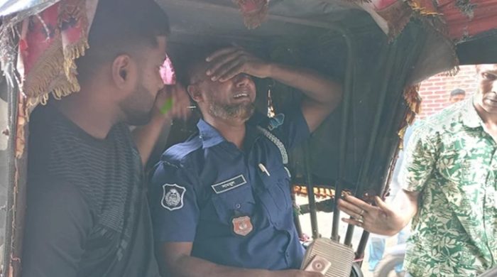 দুর্ঘটনার খবরে উদ্ধারে গিয়ে পুলিশ সদস্য দেখলেন নিহত তারই ছেলে