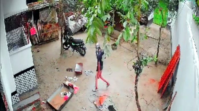 গাংনীতে মাটিতে পুঁতে রাখা ২০ ভরি স্বর্ণ চুরির অভিযোগ, আটক-৪