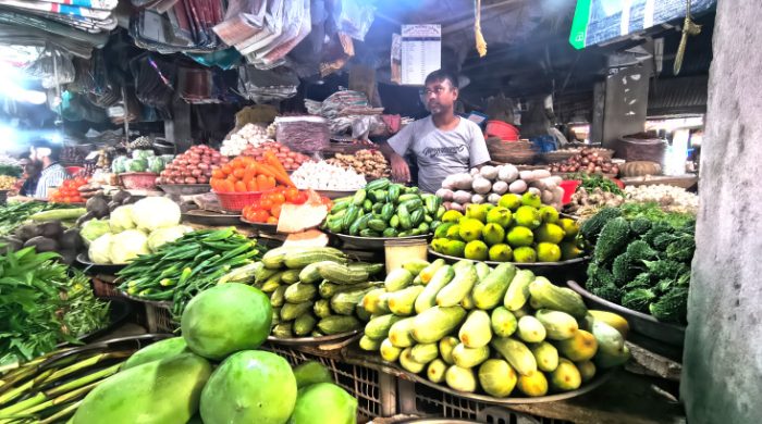 মেহেরপুরে সবজির উত্তাপে পুড়ছে সাধারণ ক্রেতারা