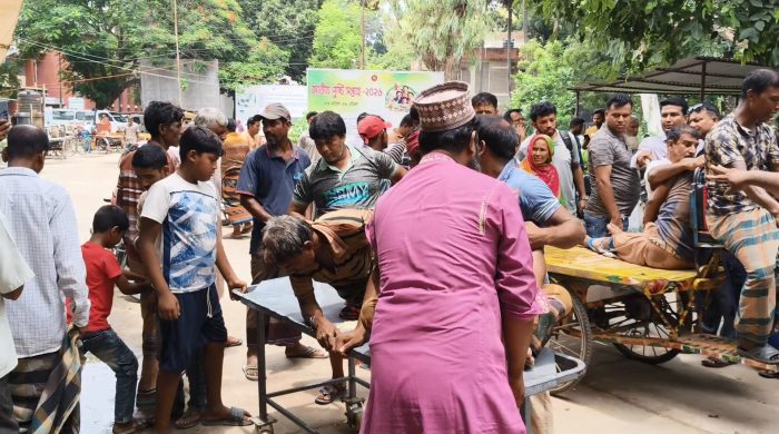 গাংনীতে গরু বোঝাই লাটা হাম্বা উল্টে গরু ব্যবসায়ী নিহত, আহত-১১