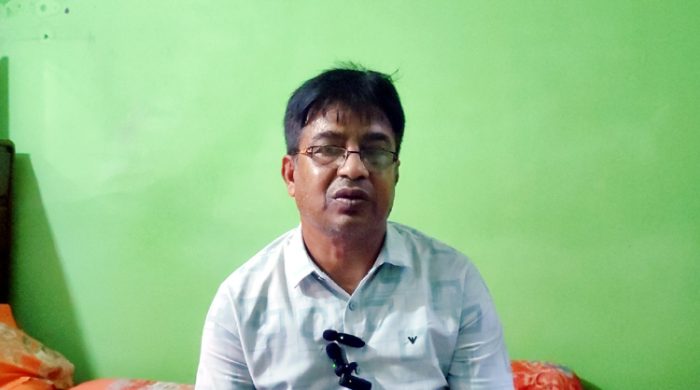 গাংনী সাব-রেজিস্ট্রি অফিসের টিসি মোহরার আজাদের সংবাদ সম্মেলন