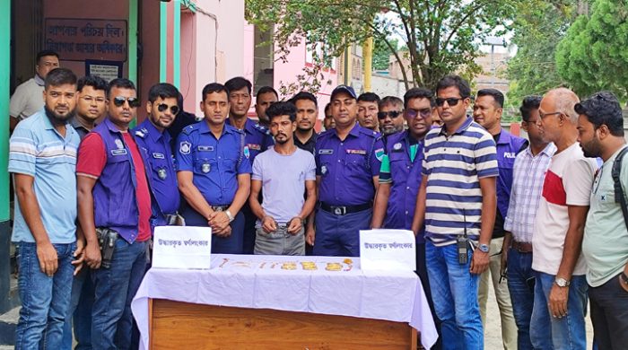 গাংনীতে মাটির নিচ থেকে চুরি হওয়া স্বর্ণালংকার উদ্ধার, গ্রেফতার-১