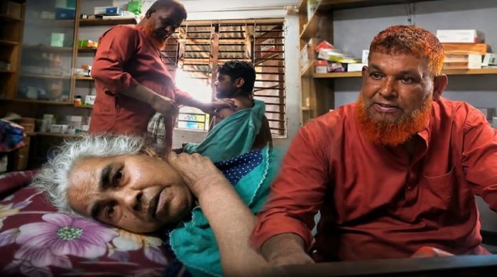 ইনজেকশন ডাক্তার’ গণির কাণ্ড: কোমর ব্যথার চিকিৎসা নিয়ে হাত হারাতে বসেছে বৃদ্ধা