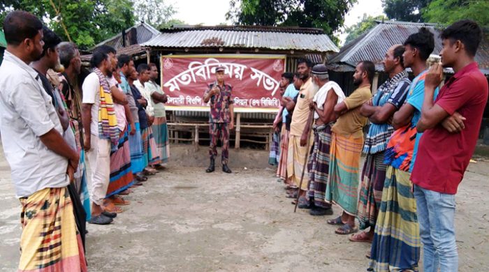 সীমান্তে অবৈধ পারাপার ও পুশ-ইন প্রতিরোধে জনসচেতনতায় বিজিবির মাইকিং