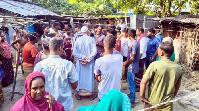 পানির ট্যাংক পরিষ্কার করতে গিয়ে ছাদ থেকে পড়ে যুবকের মৃত্যু