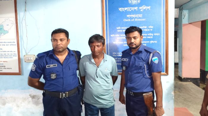 মেহেরপুরে পরীক্ষা কেন্দ্রে সাংবাদিকদের ওপর হামলার ঘটনায় অভিযুক্ত পরীক্ষার্থী গ্রেফতার