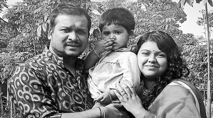 কলকাতায় হোটেলে অগ্নিকান্ডে সন্তানসহ কুষ্টিয়ার সাংবাদিক দম্পতি নিহত