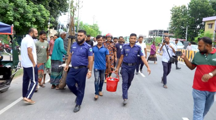 মেহেরপুরে বোমা আতঙ্ক: অতঃপর বেজে উঠলো বঙ্গবন্ধুর ভাষন