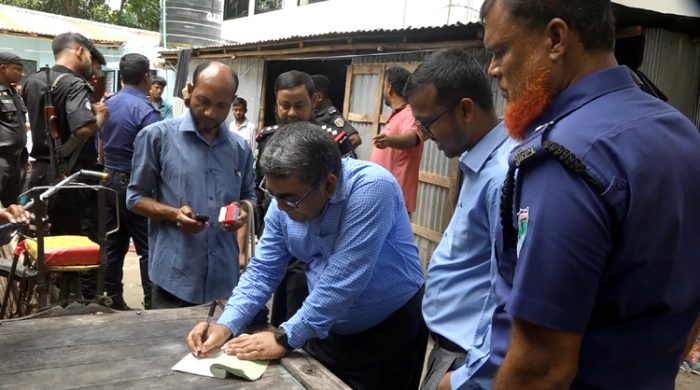 মেহেরপুরে বেকারি ও বিরানি কারখানায় যৌথ অভিযানে ৭০ হাজার টাকা জরিমানা