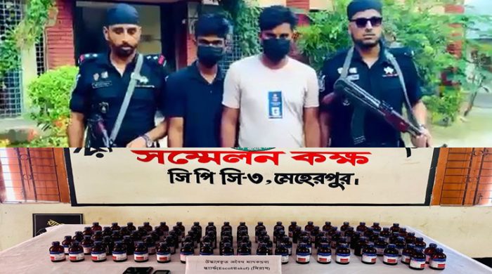 র‍্যাবের অভিযানে ৯৭ বোতল স্ক্যার্ফ সিরাপসহ দুই মাদক পাচারকারী আটক