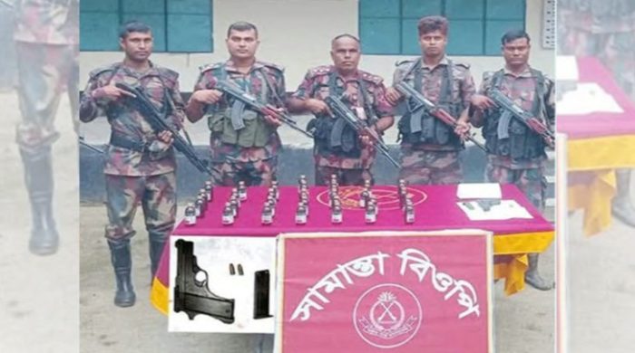 ঝিনাইদহ সীমান্তে অভিযান চালিয়ে বিদেশি পিস্তল,গুলি ও মাদক উদ্ধার
