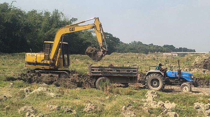মেয়াদোত্তীর্ণ দরপত্রে চলছে কাজলা নদীর মাটি বিক্রি