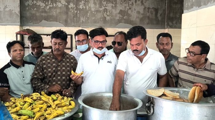 মেহেরপুর হাসপাতালে পচা ডিম ও নিম্নমানের খাবার, ধরলেন বিএনপি নেতারা