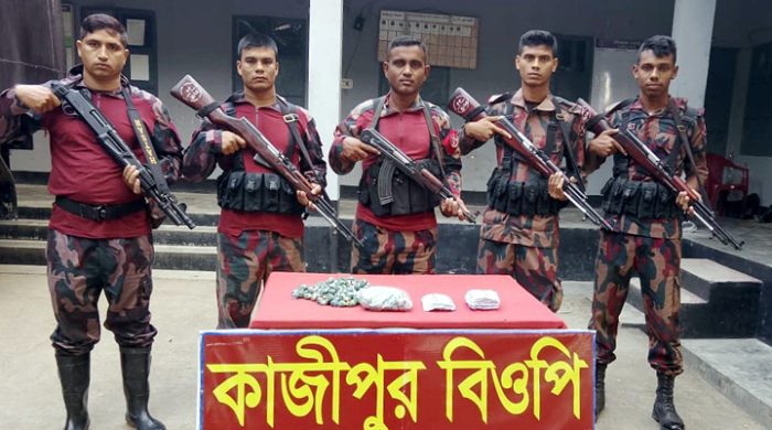 গাংনীর কাজীপুর সীমান্তে ৪ লাখ টাকা মূল্যের ভারতীয় মালামাল উদ্ধার